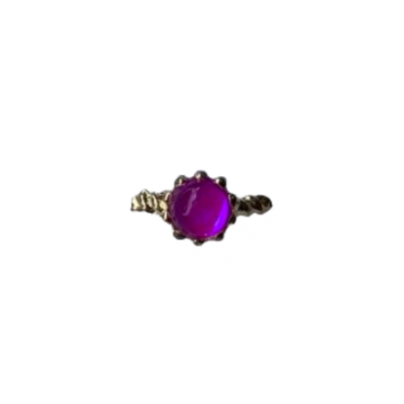 Bague ancienne avec pierre précieuse violette.